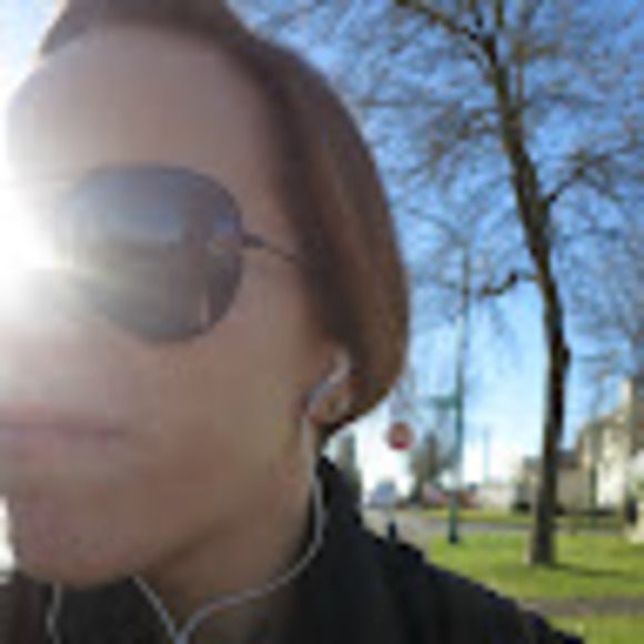 Meet your Posher, Nicole - Picture 1 of 1